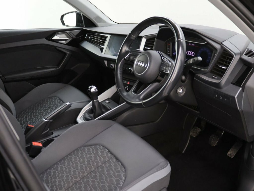 Audi A1 1L Sport Black #6