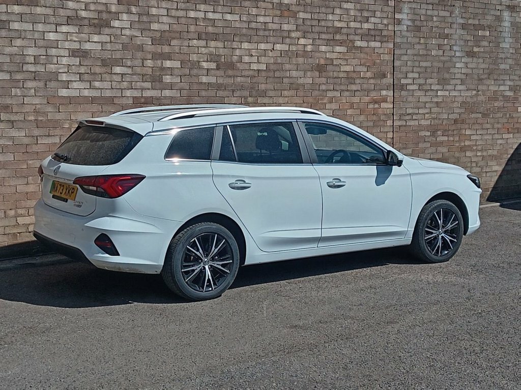 MG MG5 Estate White #4