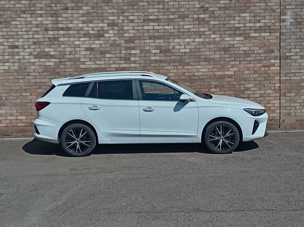 MG MG5 Estate White #3