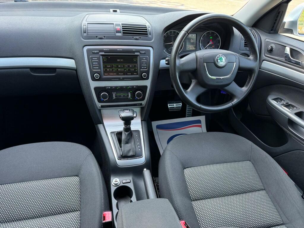 Skoda Octavia Hatchback Black #16