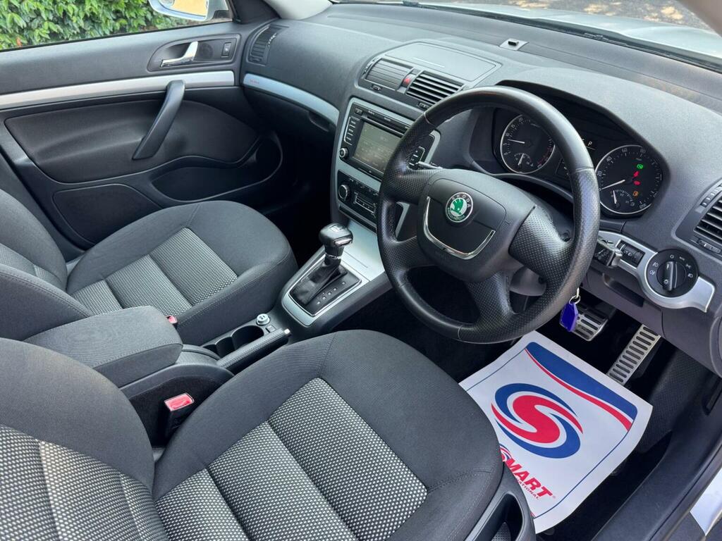 Skoda Octavia Hatchback Black #10