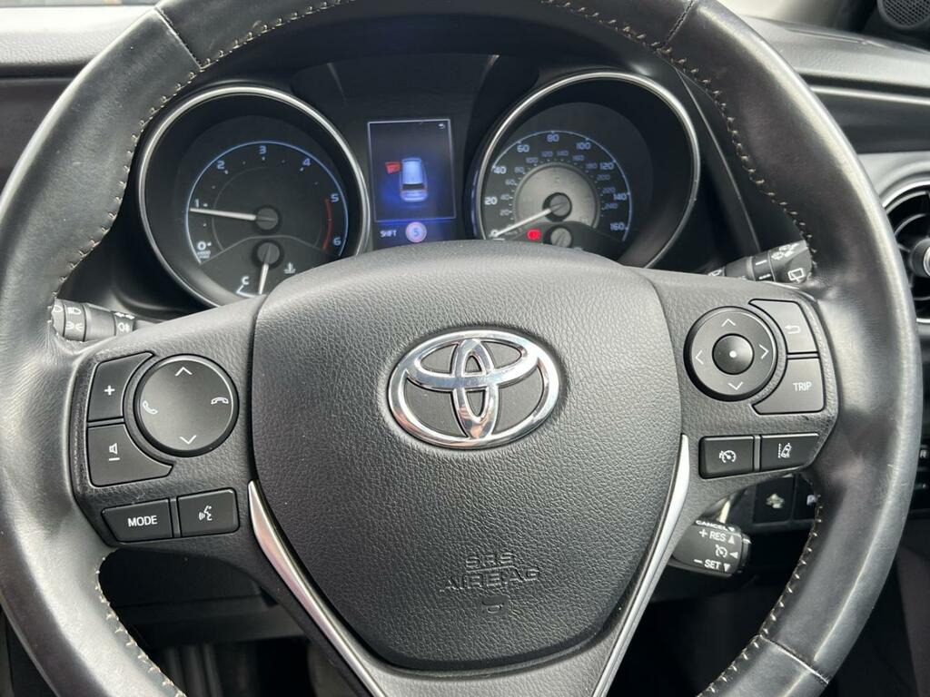 Toyota Auris White #30