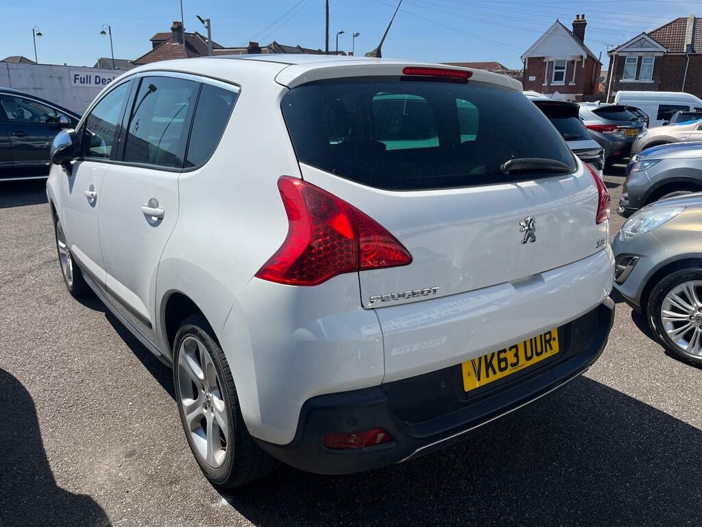 Peugeot 3008 1.6 Hdi 115 Allure White #4