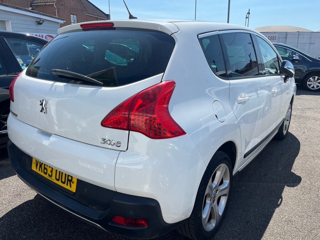 Peugeot 3008 1.6 Hdi 115 Allure White #6