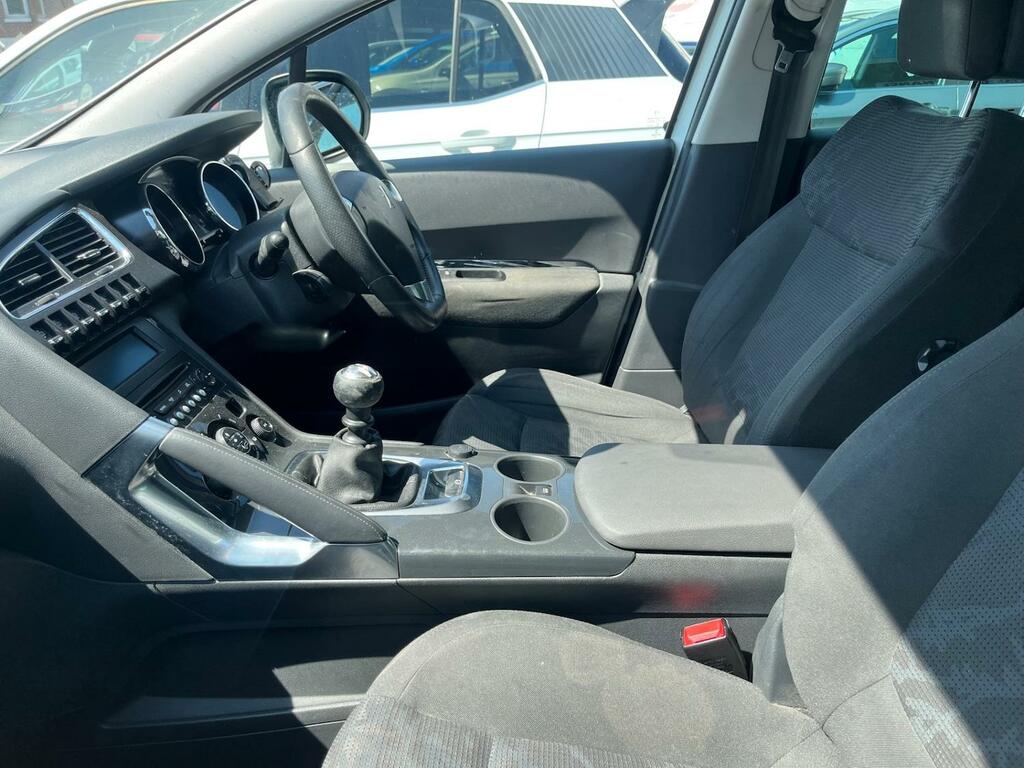 Peugeot 3008 1.6 Hdi 115 Allure White #4