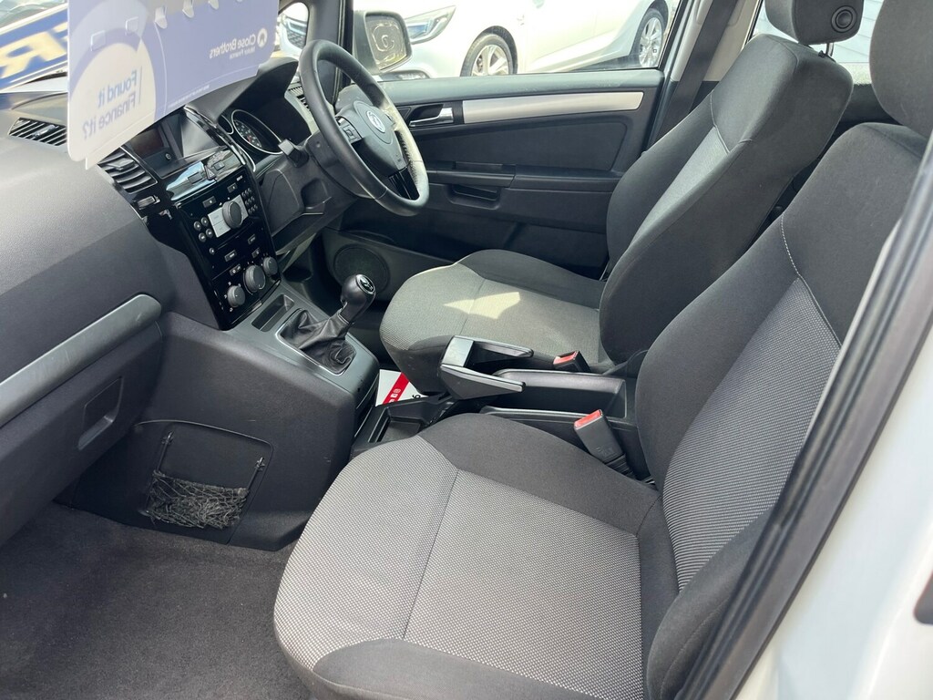 Vauxhall Zafira Mpv Red #13