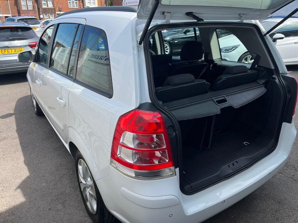 Vauxhall Zafira Mpv Red #7