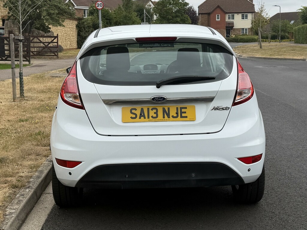 Ford Fiesta 1.3 Zetec 201313 SA13NJE White #5