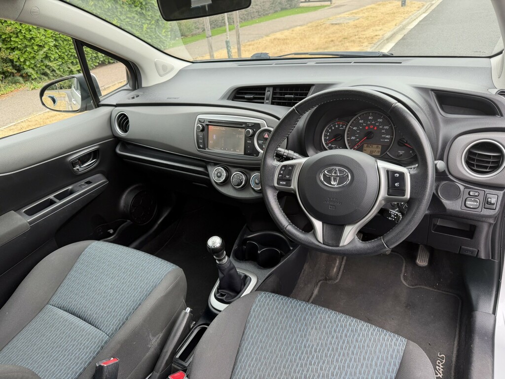 Toyota Yaris Hatchback White #9