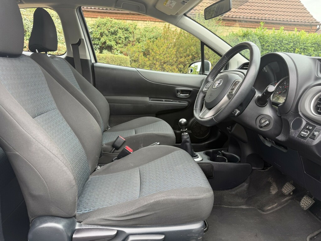 Toyota Yaris Hatchback White #8