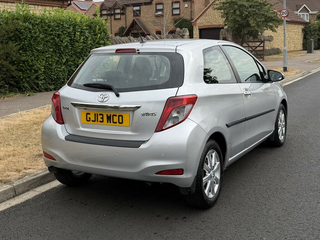 Toyota Yaris Hatchback White #3