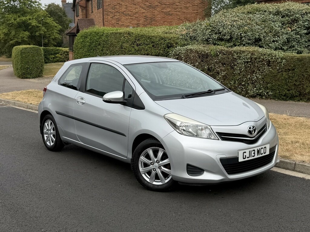 Toyota Yaris Hatchback White #1