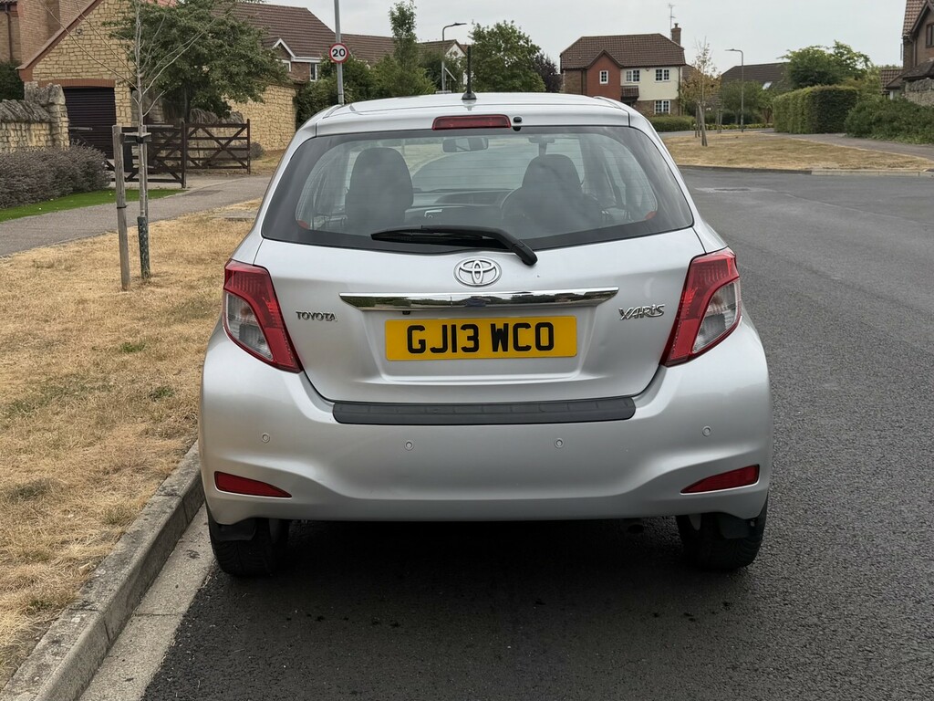Toyota Yaris Hatchback White #4