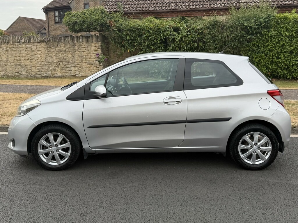 Toyota Yaris Hatchback White #6