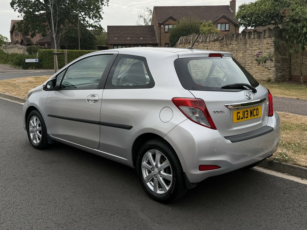 Toyota Yaris Hatchback White #5