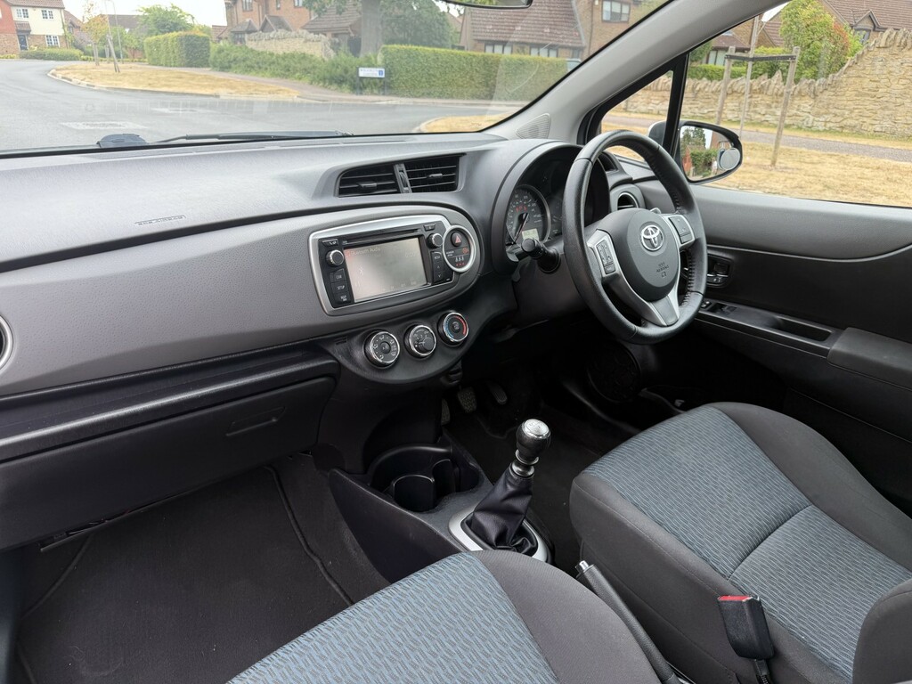 Toyota Yaris Hatchback White #11