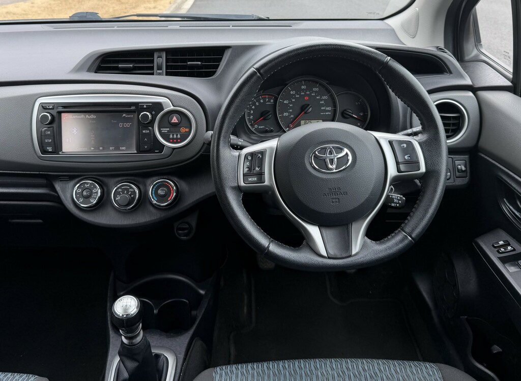 Toyota Yaris Hatchback White #14