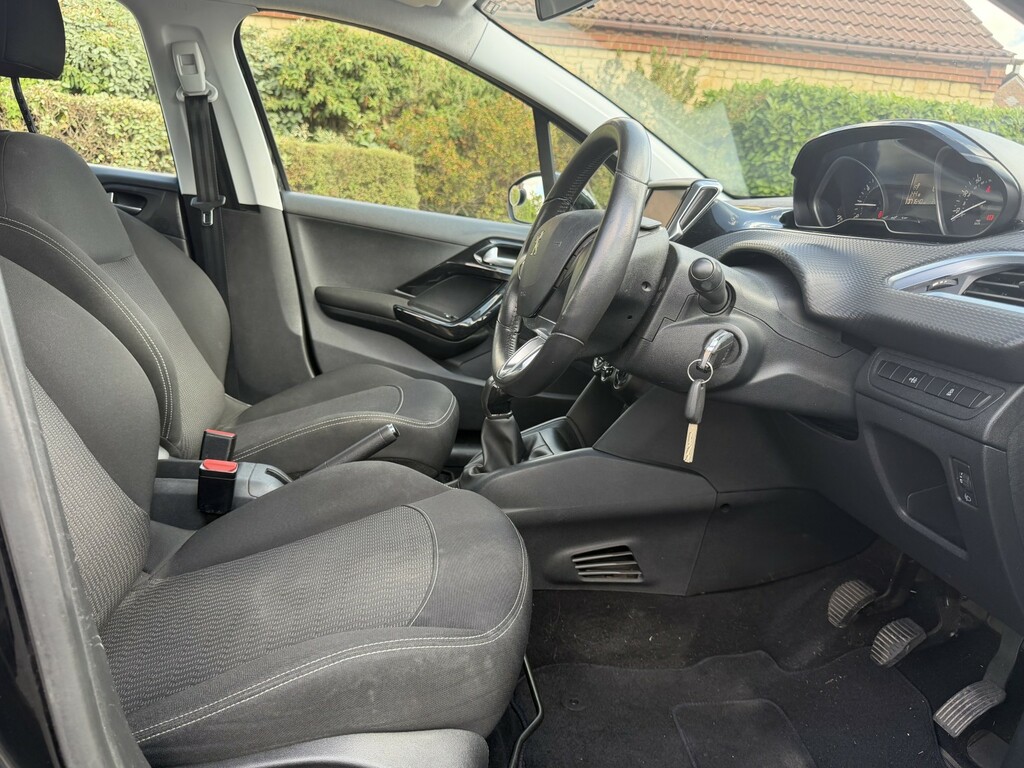 Peugeot 208 Black #10