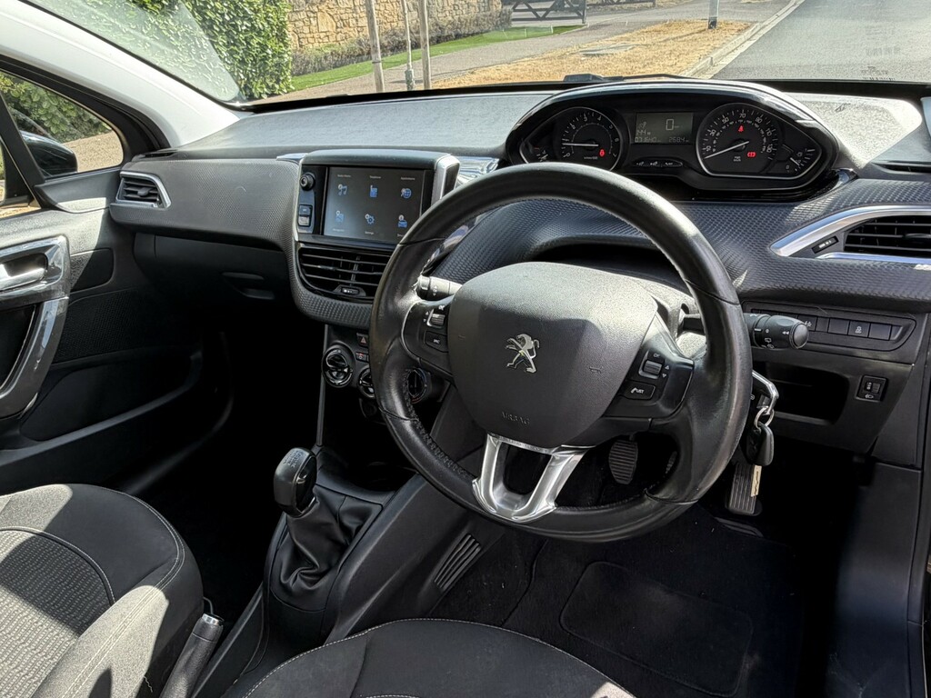 Peugeot 208 Black #11