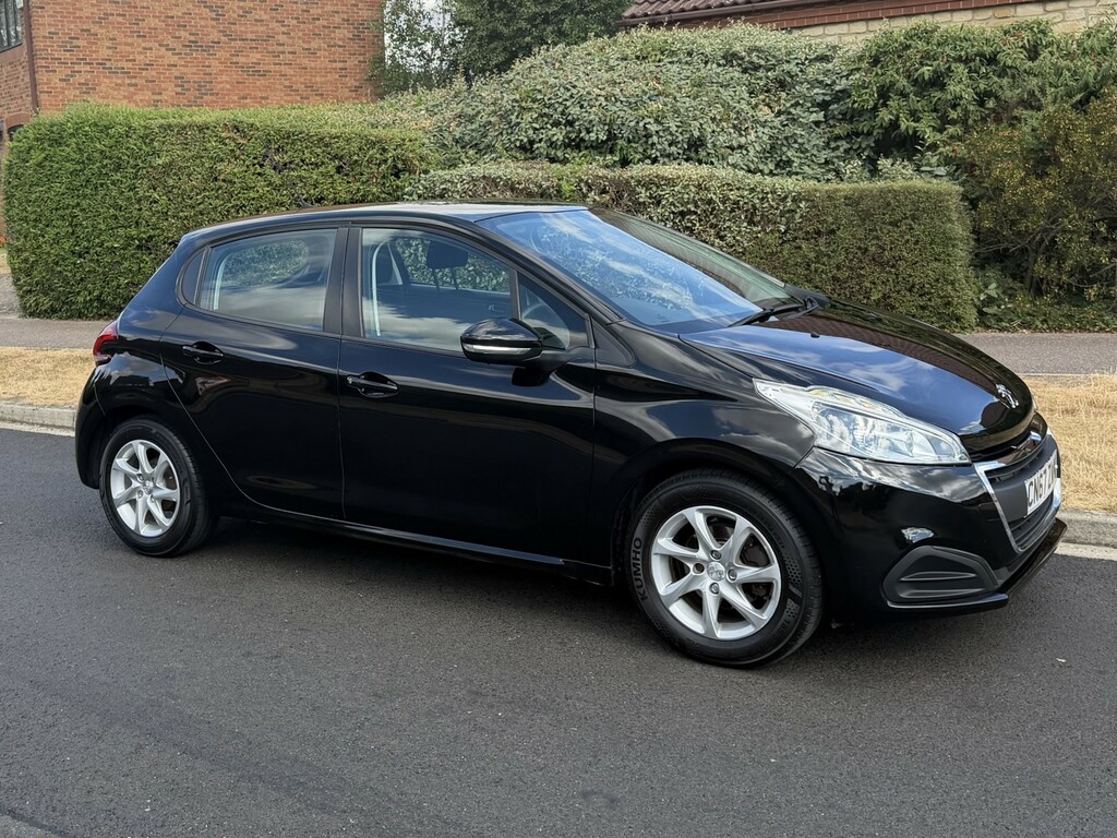 Peugeot 208 1.2 Puretech Active Black #2