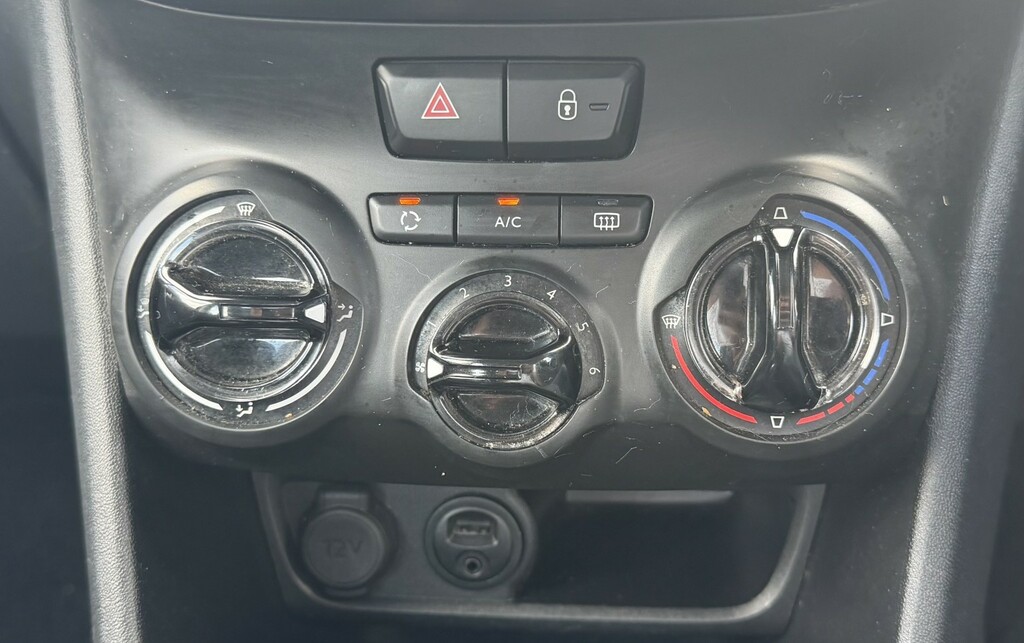 Peugeot 208 Black #20