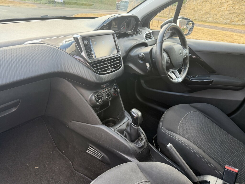 Peugeot 208 Black #12