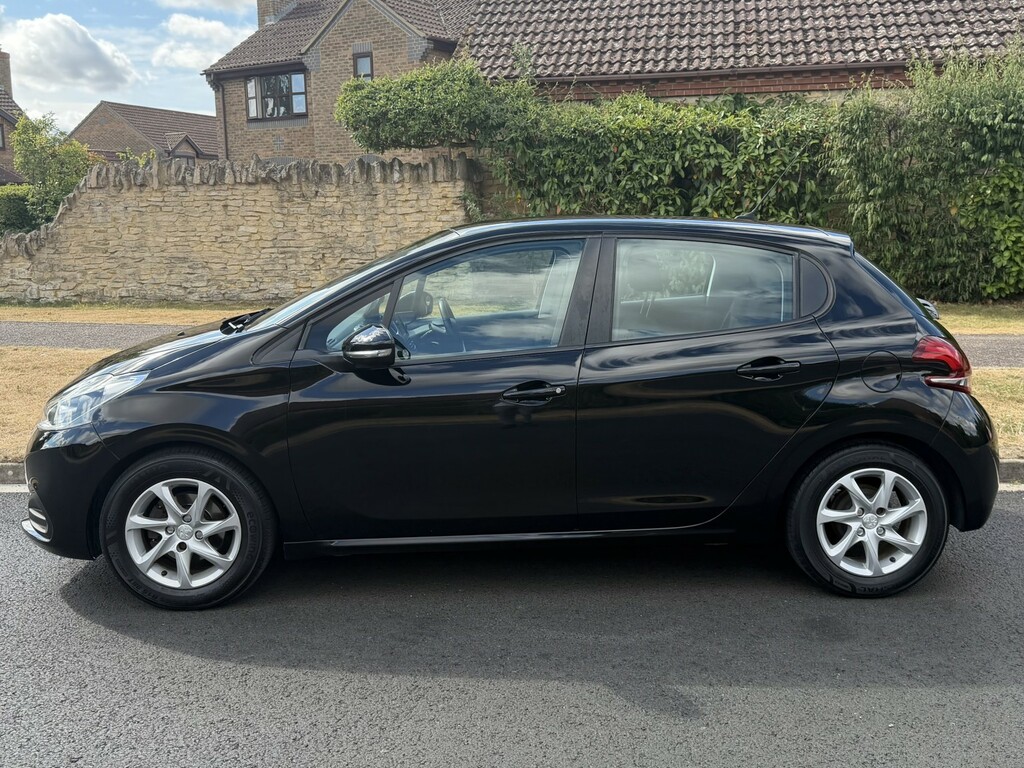 Peugeot 208 Black #7