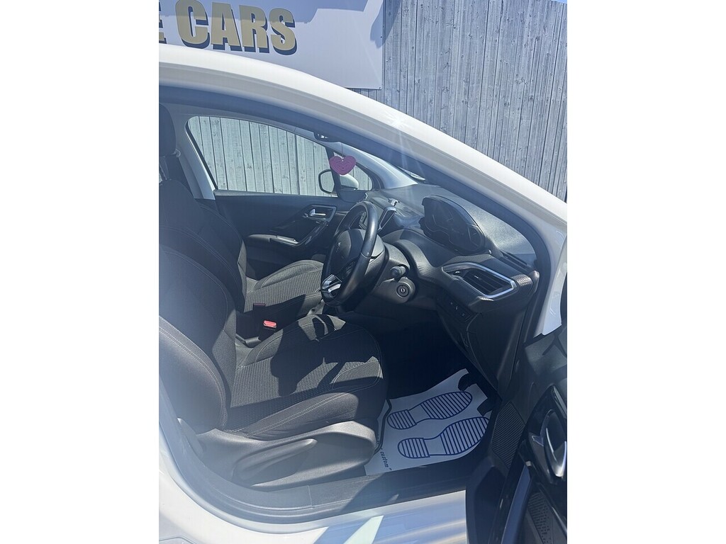 Peugeot 208 Puretech Tech Edition White #2