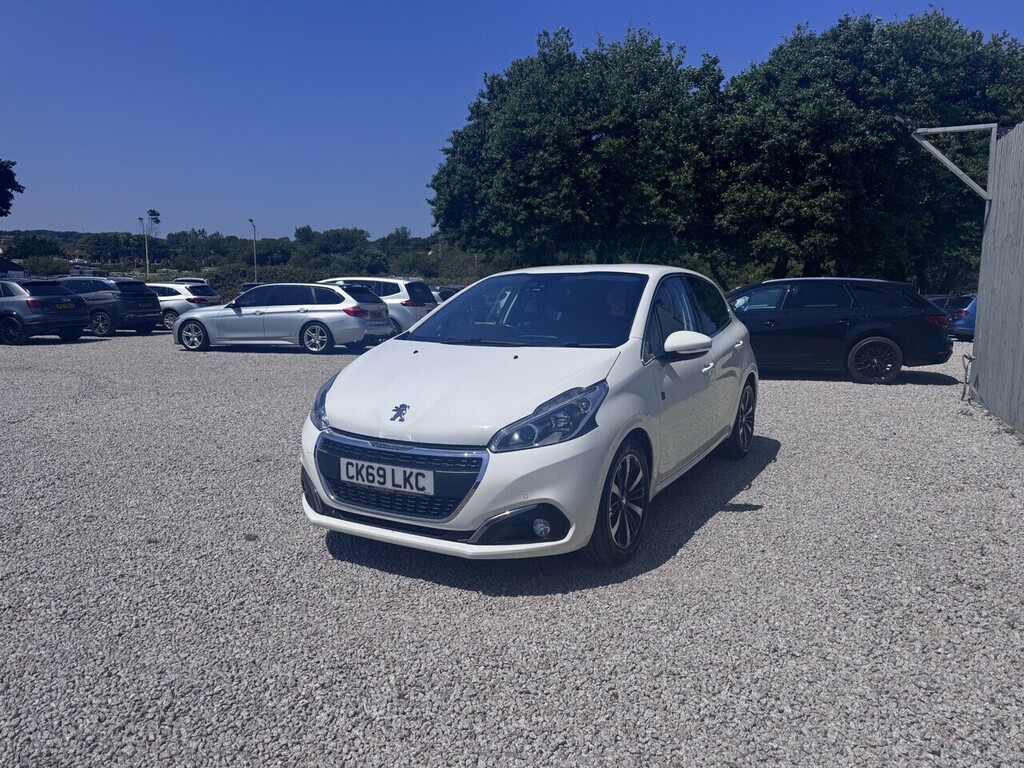 Peugeot 208 Puretech Tech Edition White #6