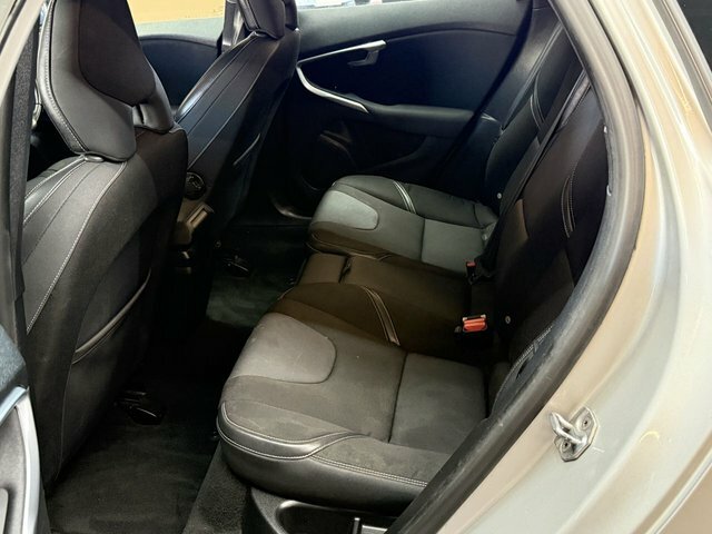 Volvo V40 D3 R-design Blue #17
