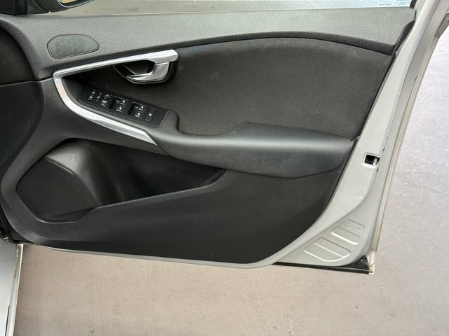 Volvo V40 D3 R-design Blue #15