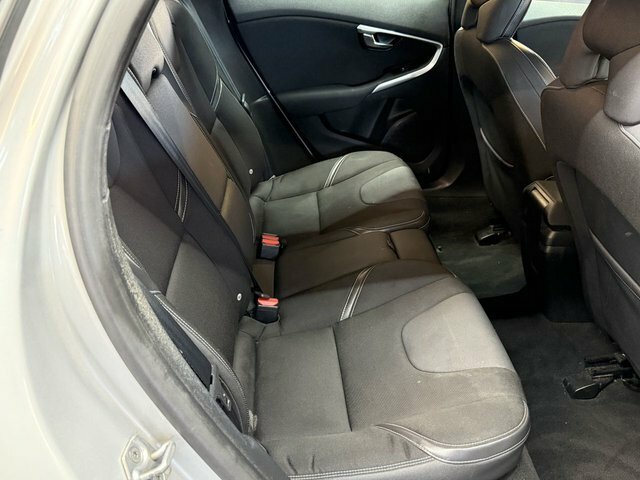 Volvo V40 D3 R-design Blue #14