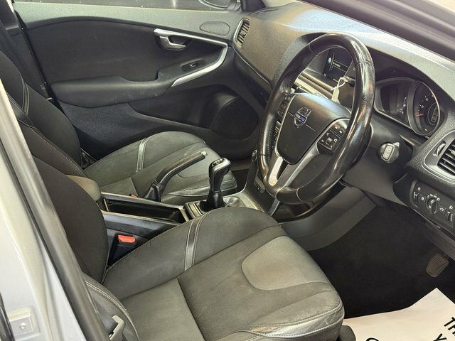 Volvo V40 D3 R-design Blue #11