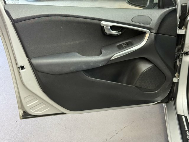 Volvo V40 D3 R-design Blue #18