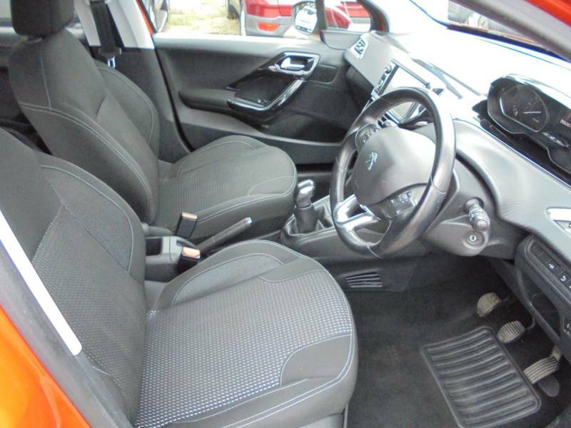 Peugeot 208 1.2 Puretech 82 Allure Orange #5