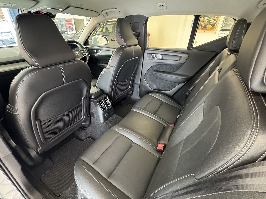 Volvo XC40 1.5 T3 163 Inscription Geartronic Red #20