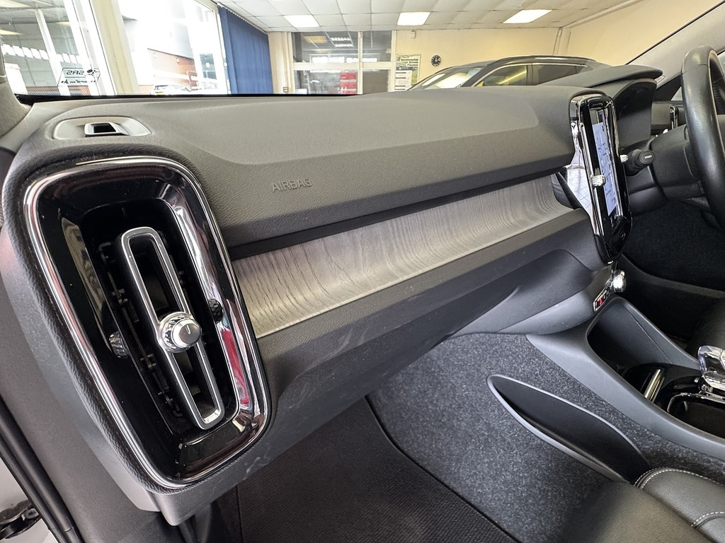Volvo XC40 1.5 T3 163 Inscription Geartronic Red #16