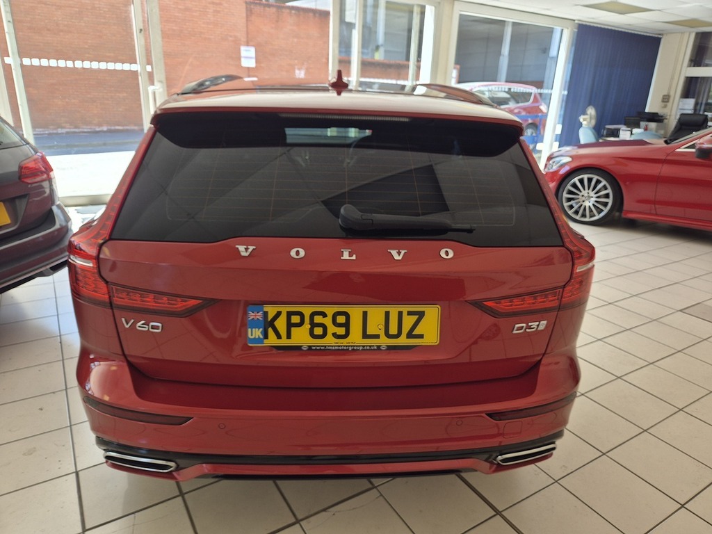 Volvo V60 D3 R-design U6453 Ulez Red #5