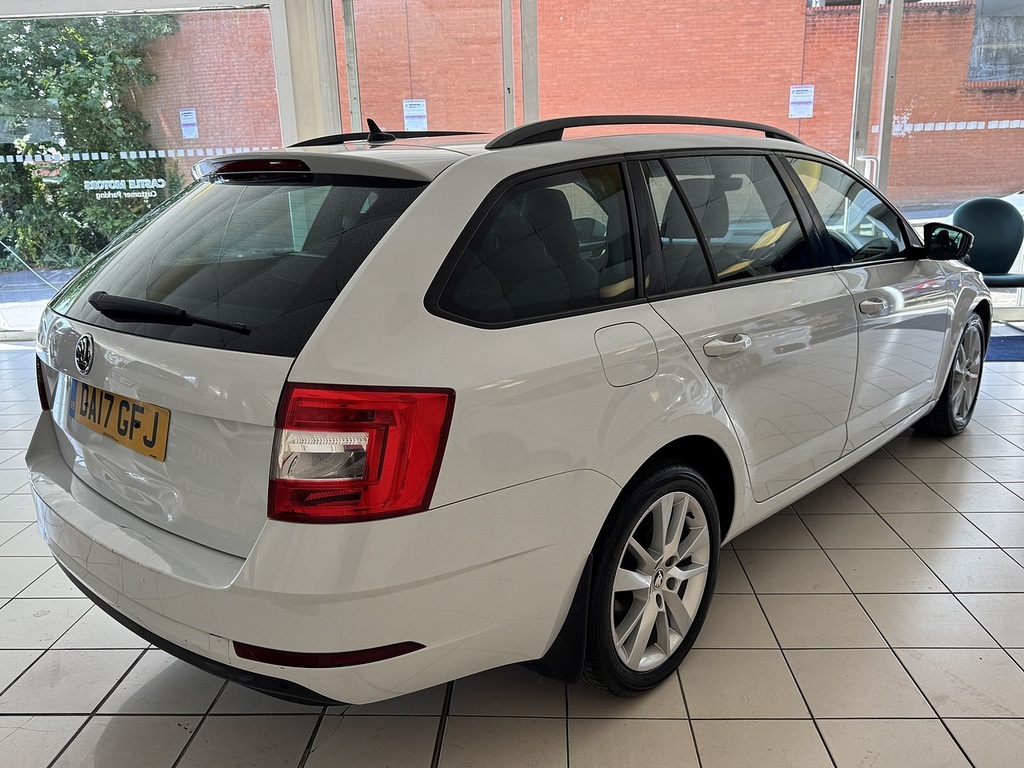 Skoda Octavia Tdi Se L U6467 Ulez White