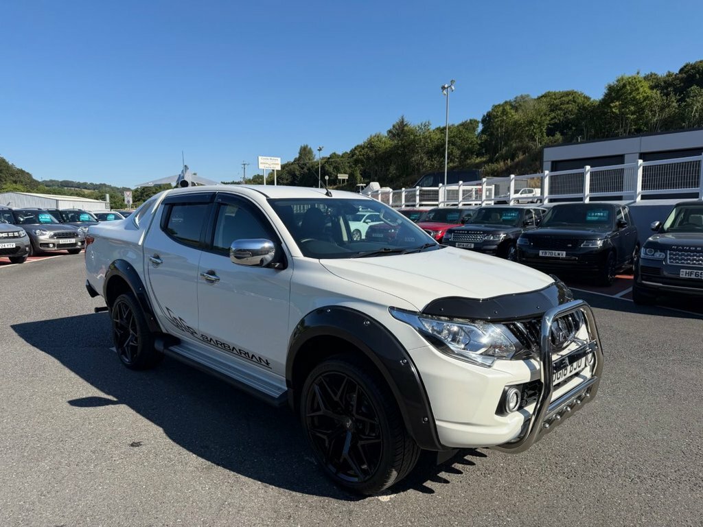 Mitsubishi L200 2.4L Dc Barbarian White