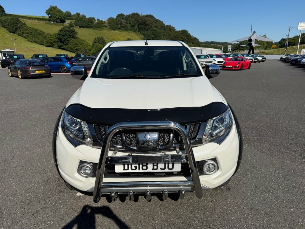 Mitsubishi L200 2.4L Dc Barbarian White #2