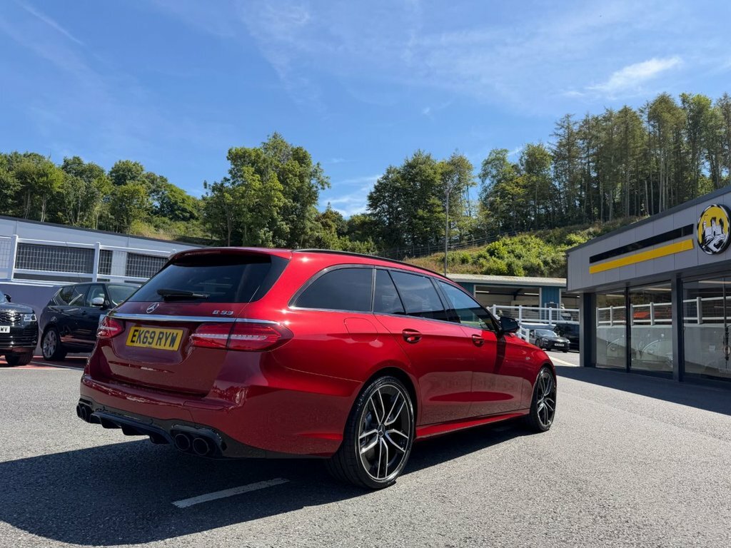 Mercedes-Benz E Class 3L Amg Red #4