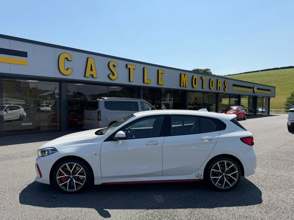 BMW 1 Series Hatchback YC23FKM White #4