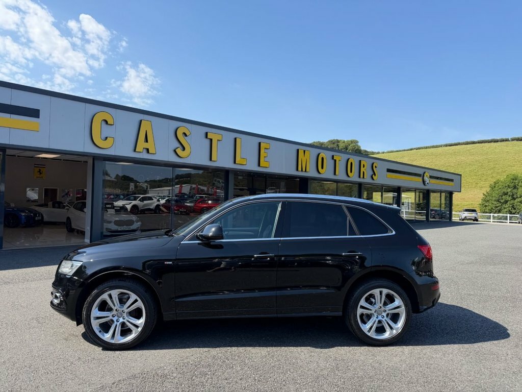 Audi Q5 2L S Line Plus Special Edition Black #2