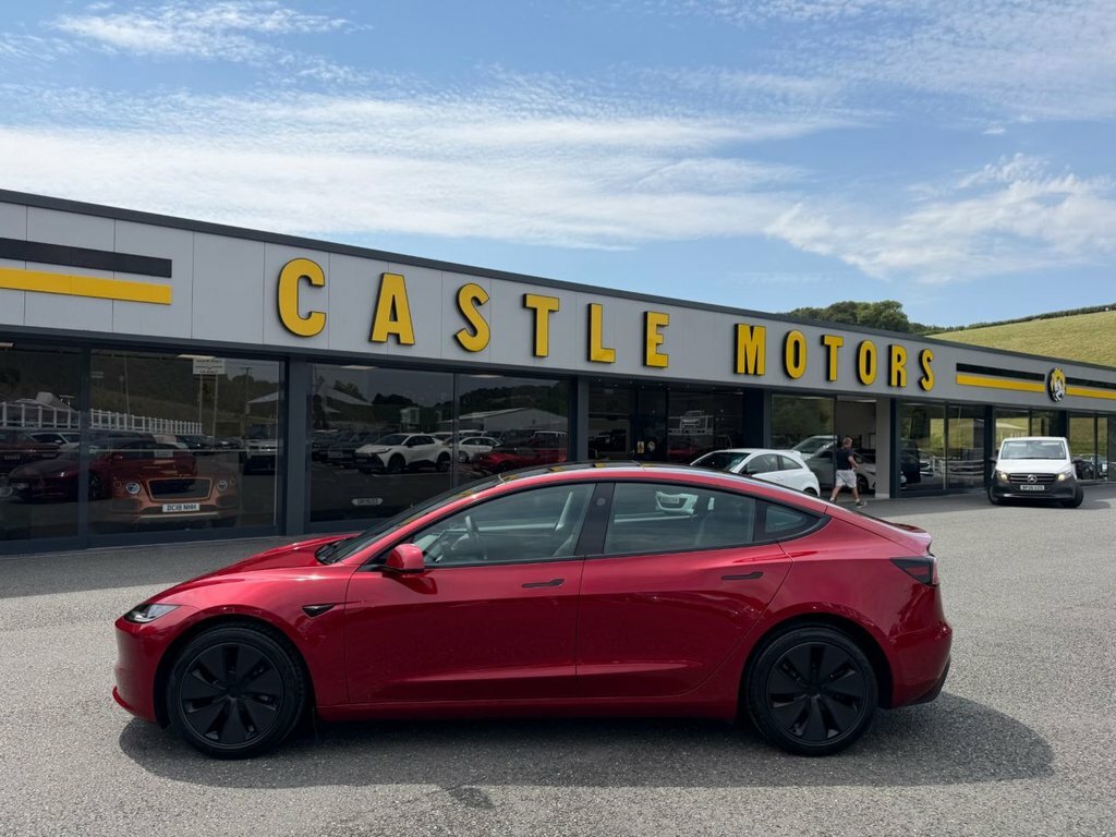 Tesla Model 3 Saloon Red #4