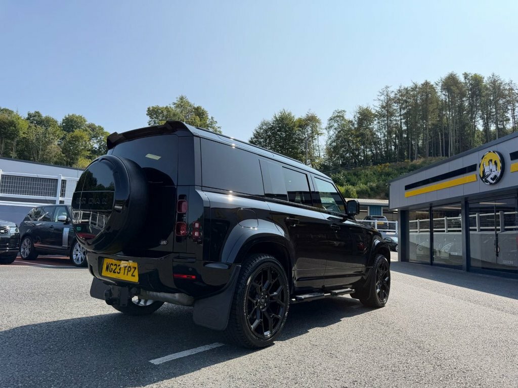 Land Rover Defender 3L Se Black #5