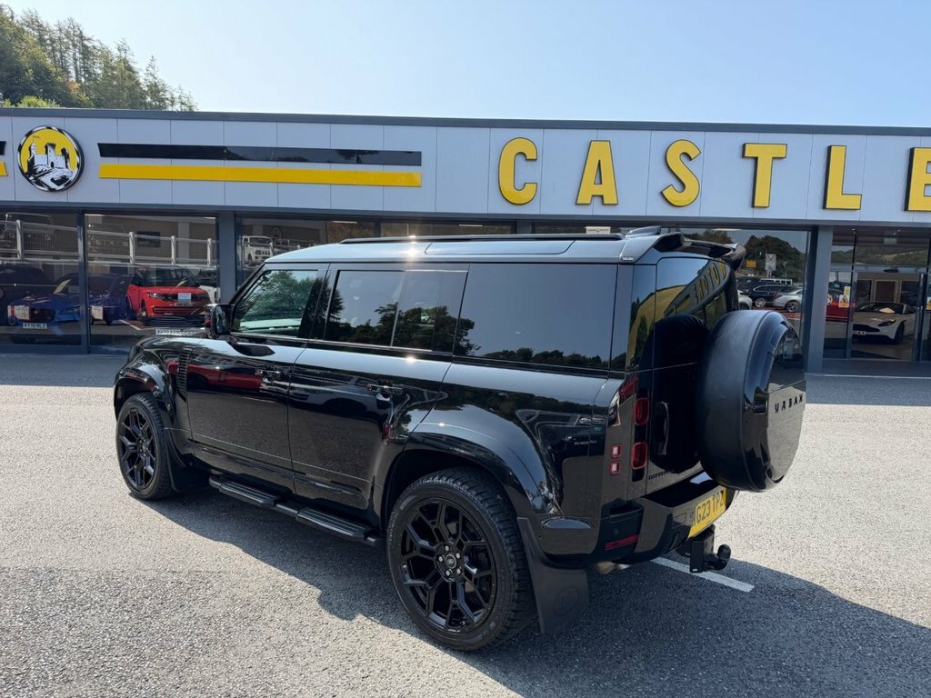 Land Rover Defender 3L Se Black #4