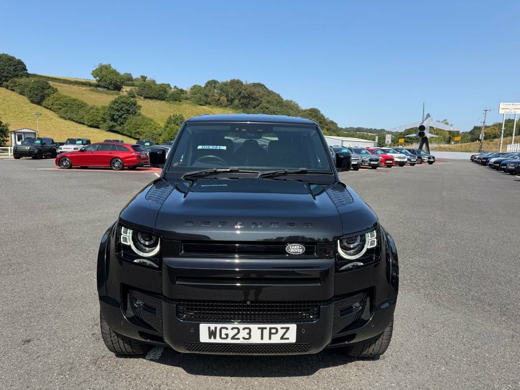 Land Rover Defender 3L Se Black #2