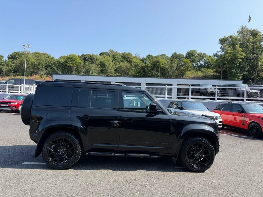 Land Rover Defender 3L Se Black #6