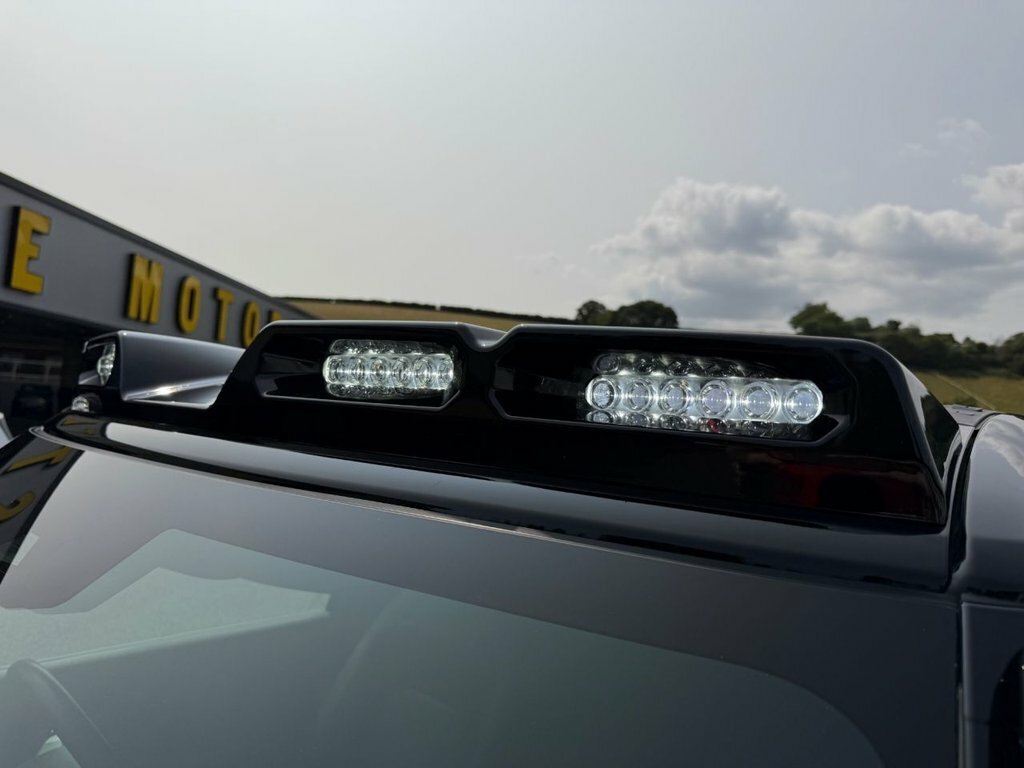 Land Rover Defender D300 X-dynamic Hse Grey #18